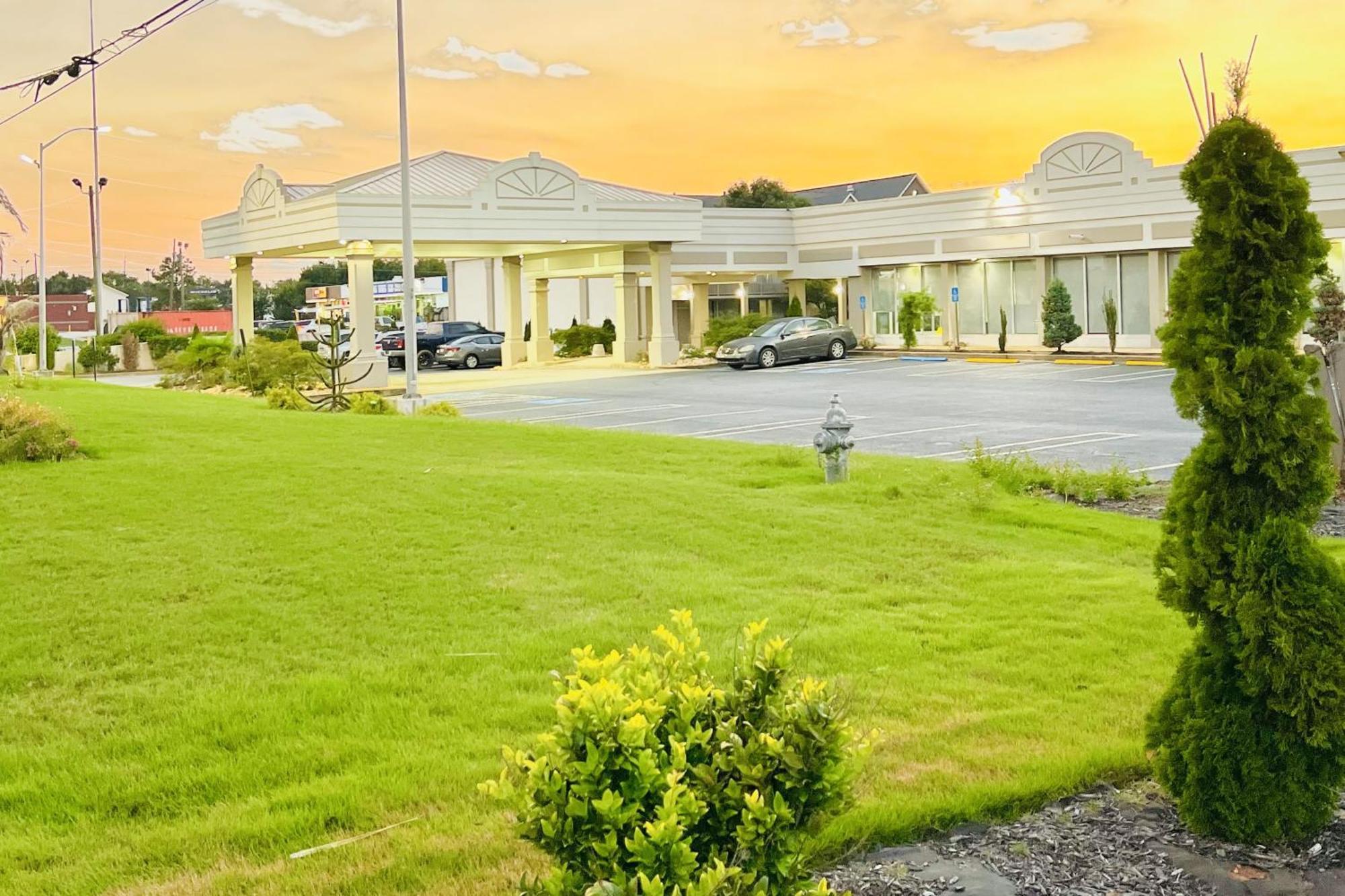 Quality Inn & Suites Mcdonough South I-75 Exterior photo